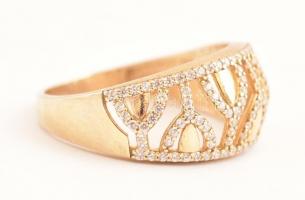 Ezüst (Ag) gyűrű benne foglalt kövekkel 3,34 g, m: 66