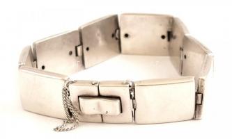 Ezüst(Ag) téglalapos karkötő, biztonsági lánccal, jelzett, h: 11 cm, nettó: 27,71 g