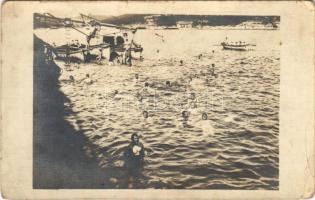 Osztrák-magyar haditengerészet, matrózok tengerben fürdés közben / K.u.K. Kriegsmarine / WWI Austro-Hungarian Navy, mariners seabathing. photo  (fl)