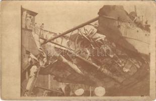 Osztrák-magyar haditengerészet, matrózok hajóroncson / K.u.K. Kriegsmarine / WWI Austro-Hungarian Navy, mariners on a destroyed battle ship. photo (fl)