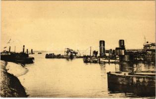 The ruins of Zeebrugge 1914-18. The blockships in the canal (german photo) 24 april 1918 (glue marks)