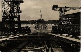 Der Stapellauf des Panzerkreuzers Deutschland (Kiel) / WWI Imperial German Navy (Kaiserliche Marine), launch of SMS Deutschland battleship. photo