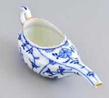 Német csokoládés kiöntő. Jelzett, máz alatti kék festéssel, kis kopással. 19 cm