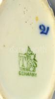 Német csokoládés kiöntő. Jelzett, máz alatti kék festéssel, kis kopással. 19 cm