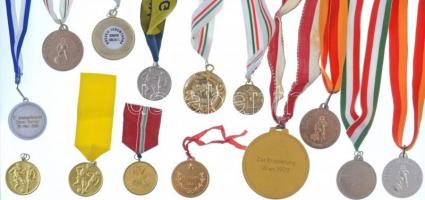 14db-os vegyes modern sportérem tétel, többsége szalagon T:2