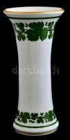 Meisseni porcelán váza. Kézzel festett, jelzett, minimális kopással .m: 24 cm