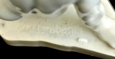 Kerényi akt szobor. Fehér mázas, hibátlan, jelzett. 14,5 cm