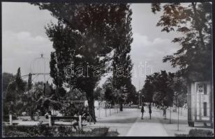 Kb. 205 db MODERN magyar fekete-fehér retro képeslap kisebb településekkel / Cca. 205 modern Hungari...