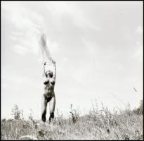 cca 1988 A test szabadsága, a lélek szárnyalása, Menesdorfer Lajos (1941-2005) budapesti fotóművész ...