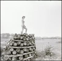 cca 1987 Ujjgyakorlatok az exponáló gombon, Menesdorfer Lajos (1941-2005) budapesti fotóművész hagya...