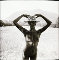 cca 1987 Ujjgyakorlatok az exponáló gombon, Menesdorfer Lajos (1941-2005) budapesti fotóművész hagya...