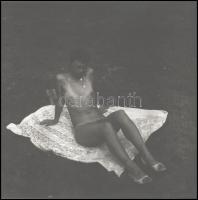 cca 1987 Ujjgyakorlatok az exponáló gombon, Menesdorfer Lajos (1941-2005) budapesti fotóművész hagya...