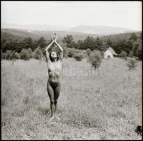 cca 1990 Minden megmutató testművészek, Menesdorfer Lajos (1941-2005) budapesti fotóművész hagyatéká...