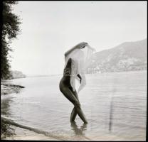 cca 1981 Előjáték hétvégére, Menesdorfer Lajos (1941-2005) budapesti fotóművész hagyatékából, 6 db v...