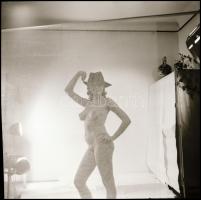 cca 1983 Műtermi gyakorlatok, Menesdorfer Lajos (1941-2005) budapesti fotóművész hagyatékából, 5 db ...