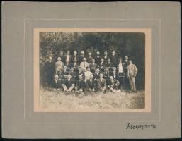 1910 Abbázia, csoportkép a nyaralókról, vintage fotó, 12x16,3 cm, karton 21,4x27,6 cm