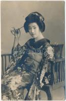 Japanese Geisha lady. photo (gyűrődés / crease)
