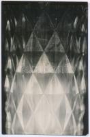 cca 1931 Kinszki Imre (1901-1945) budapesti fotóművész hagyatékából, jelzés nélküli vintage fotó (háromszög mintázat), 8,6x5,7 cm