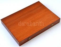 1971. Hiányos "Vadászati Világkiállítás" tétel, benne 5db díj- és emlékplakett, 7db résztv...