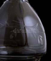 Metszett likőrős üveg, dugóval. 25 cm