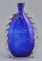 Kék üveg kiöntő, kis karcolásokkal, m: 23 cm