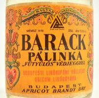 cca 1980 Fütyülős barackpálinka 0,5 l bontatlan palack. Unicum likőrgyár