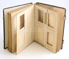 cca 1880-1900 Régi bőr fényképalbum, aranyozott szélekkel, benne néhány képpel, egy hiányzó kapoccsa...