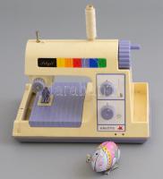 Játék varrógép, működő, 19,5x24 cm + Fém nyúl, felhúzhatós, egyik füle hiányzik, 5x7,5 cm
