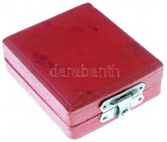 ~1960. "Testnevelés és Sport Kiváló Dolgozója" aranyozott, zománcozott fém jelvény, eredet...