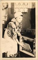 1935 Konyharészlet / Hungarian woman in the kitchen. phtoo (szakadás / tear)