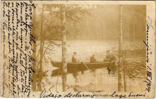 1904 Nurmijärvi, people in a boat in the lake. photo (EK)