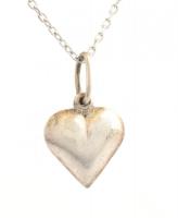Ezüst(Ag) szív függő, venezianer láncon, jelzett, h: 68 cm, nettó: 2,7 g