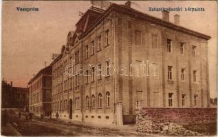 Veszprém, Takarékpénztári bérpalota. Vasúti levelezőlapárusítás 393.