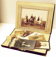 cca 1870-1890 fotó album 42 db vegyes keményhátú fotóval (benne katonai)