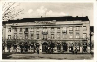 1942 Békéscsaba, Békés megyei Kereskedelmi Bank székháza, Generali biztosító, üzletek, rendőr