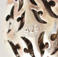 Ezüst(Ag) venezianer nyaklánc, csepp alakú medállal,  jelzett, h: 88 cm, bruttó: 16,2 g