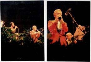 Benkó Sándor (1940-2015) és a Benkó Dixieland Band koncerten, fotók, 3 db, 18×12,5 cm + cca 1990-2000 Benkó Sándor vízesés előtt, fotó, 12,5x9 cm