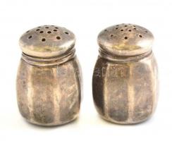 Ezüst (Ag) fűszertartó pár, jelzett (Wolfenden Sterling). 15 g, m: 3,6 cm