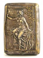 Régi fém cigarettatárca, női alakkal plasztikusan díszített, belsejében aranyszínű felülettel, jelzés nélkül. 6,5x9,5x2 cm