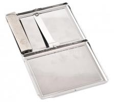 Ezüstszínű fém cigarettatárca, öngyújtóval, jó állapotban, 10,5×8 cm