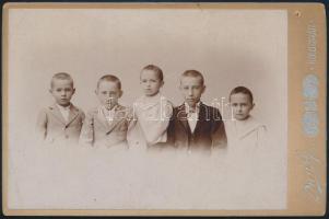 cca 1895 Öt fiú, keményhátú fotó Dunky fivérek kolozsvári műterméből, kartonon lyukasztás nyomával, 16×10 cm