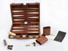 Bőröndös ostábla játék, angol nyelvű leírással, kinyitva: 42x28 cm