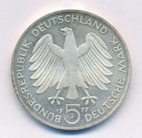 NSZK 1977J 5M Ag "Carl Friedrich Gauss születésének 200. évfordulója" T:1- (PP) kis patina...