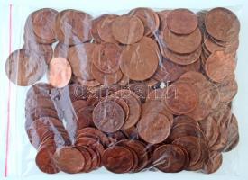 ~1,3kg francia, olasz, spanyol 5c-10c Cu érmék ~1850-1917. + 2db érmemintájú gomb T:3-4 ~1,3kg French, Italian, Spanish 5 Cent. - 10 Cent. Cu coins ~1850-1917. + 2pcs coin-looking-buttons C:F-G
