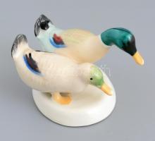 Aquincumi porcelán kacsa pár, kézzel festett, jelzett, egészen apró kopásnyomokkal, m: 5,5 cm