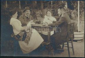 1914 Pécs, kártyázó társaság, fotó, 8×12 cm