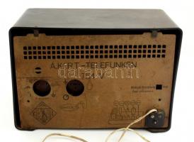 TELEFUNKEN  Á.K.I.R.T 754 V rádió készülék, bakelitdobozzal, kis repedéssel, 1947 körül, kopásnyomok...