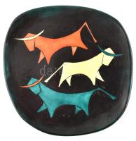 A három bika. Festett, mázas kerámia falidísz. d: 23 cm