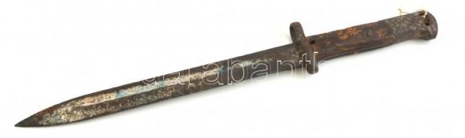 M95 világháborús bajonett fa nyéllel, rozsdás, h: 38,5 cm