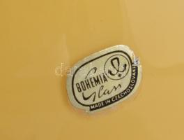 Bohemai üveg váza, jelzsé nélkül, apró kopásnyomokkal, m: 20,5 cm